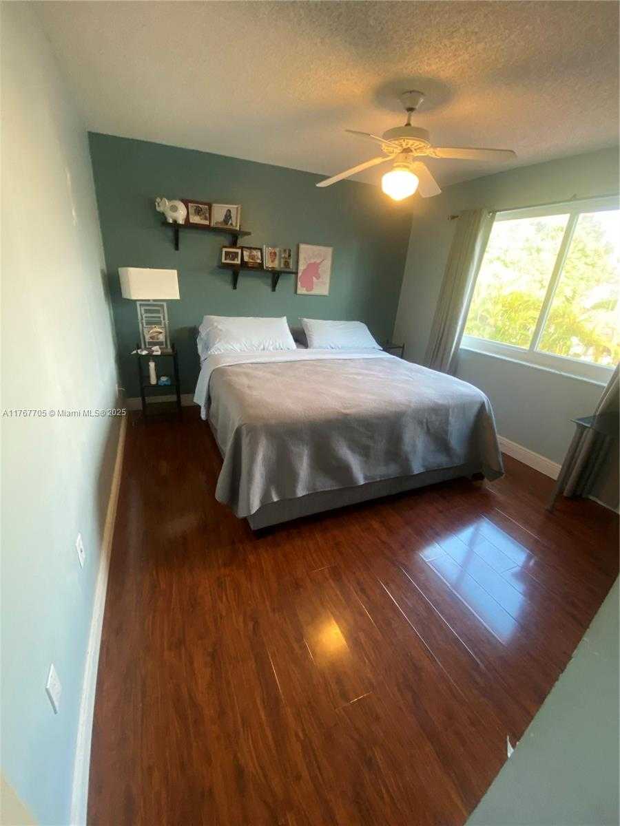 Small Image of 10355 NORTH WEST 45TH LN, Doral Number 13