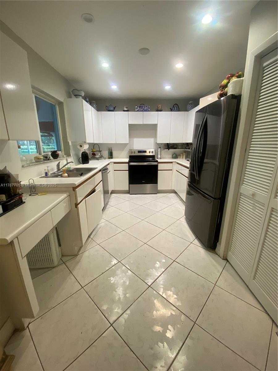 Small Image of 10355 NORTH WEST 45TH LN, Doral Number 4
