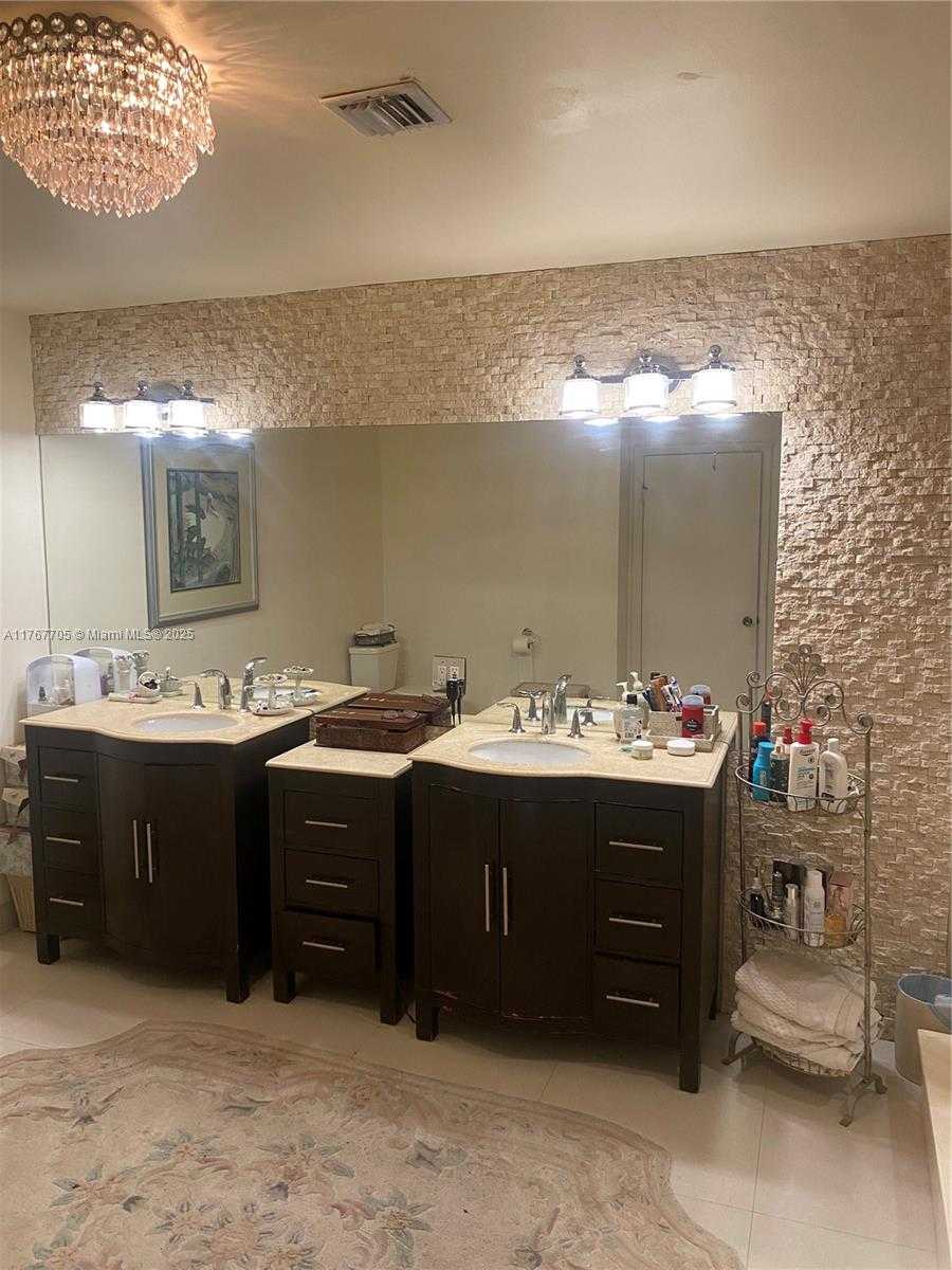 Small Image of 10355 NORTH WEST 45TH LN, Doral Number 5