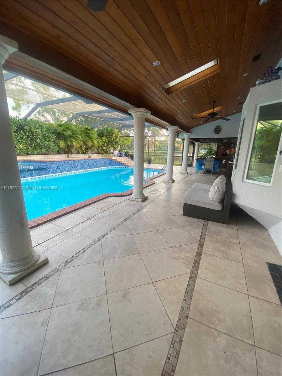 Small Image of 10355 NORTH WEST 45TH LN, Doral Number 8