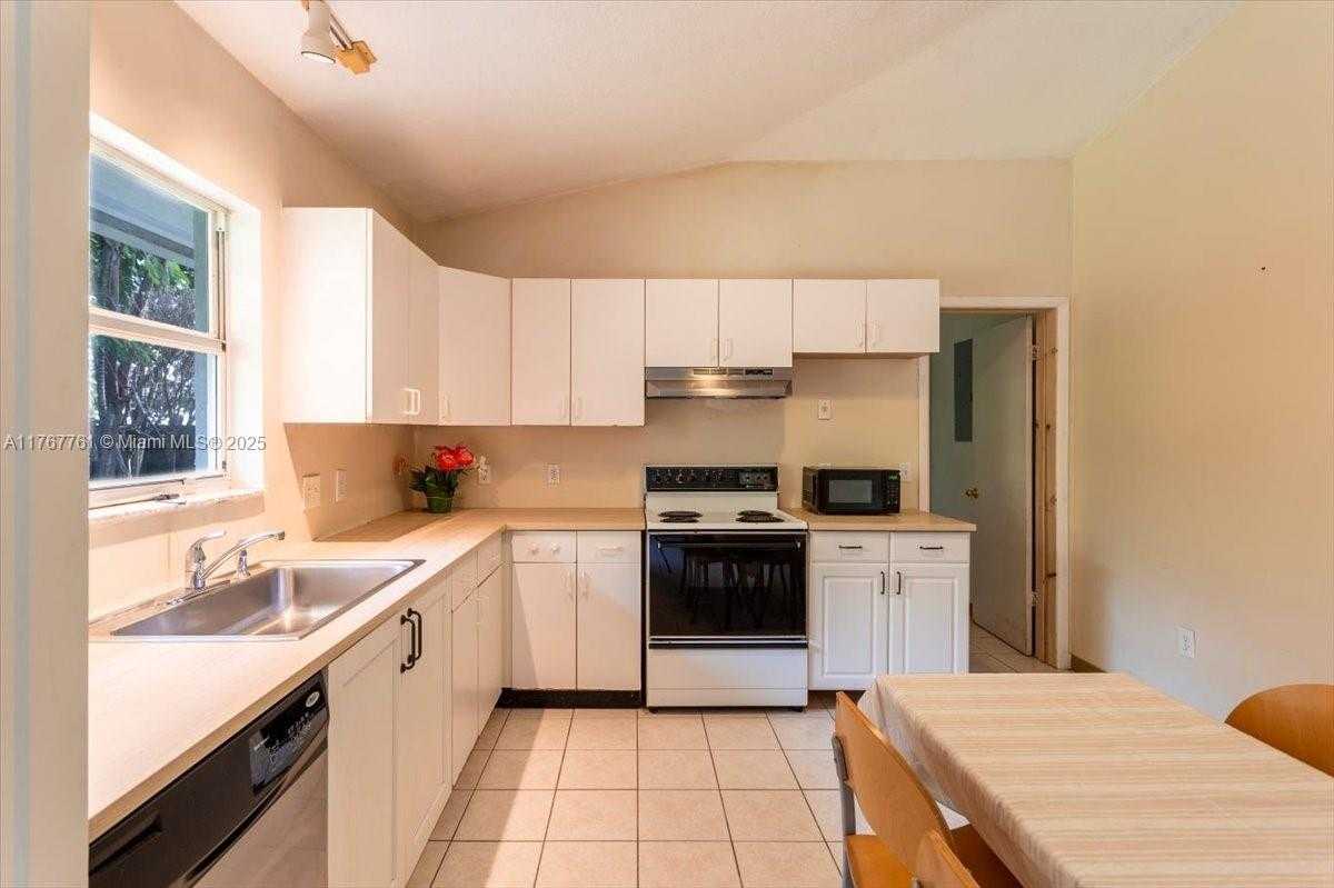 Small Image of 9055 SOUTH WEST 158TH ST, Palmetto Bay Number 12