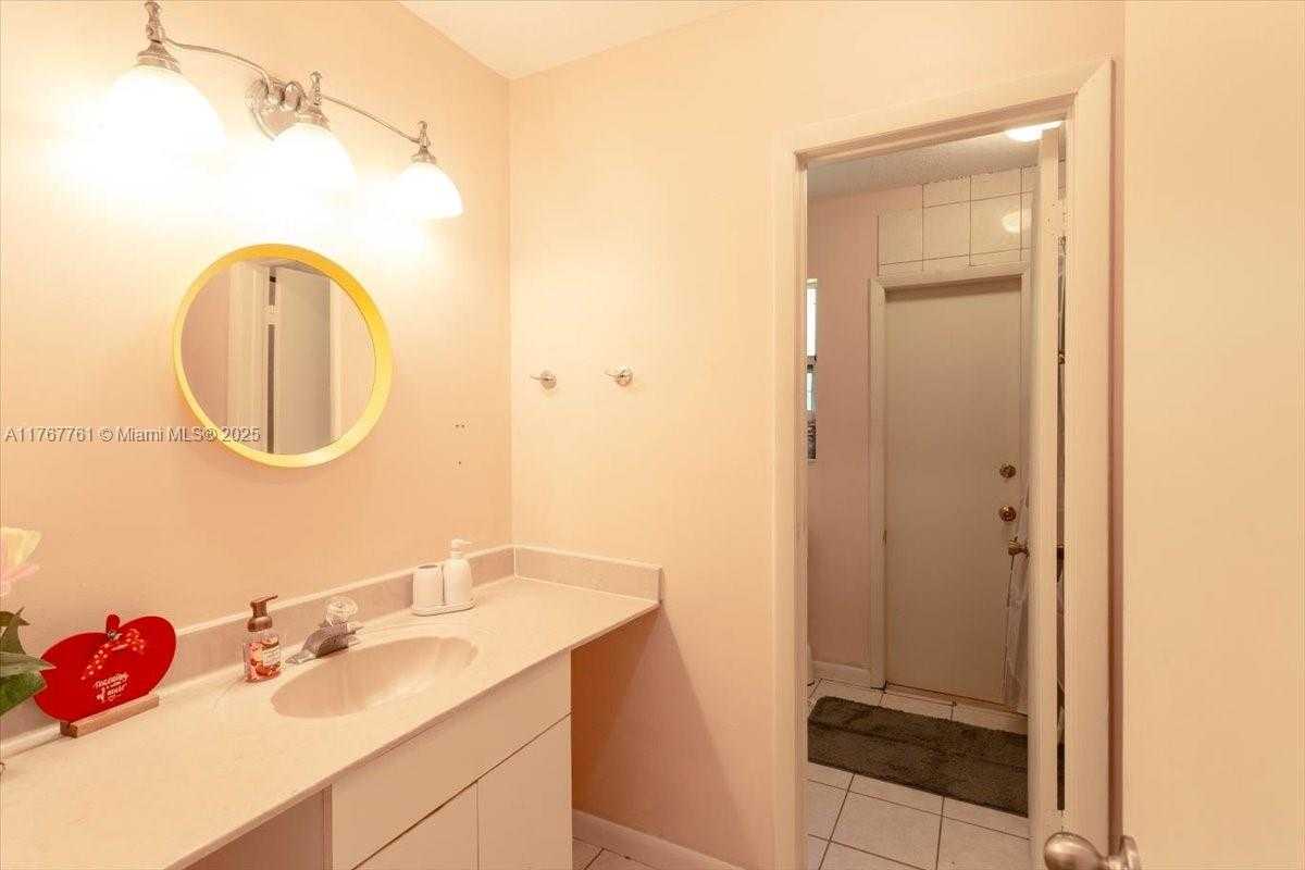 Small Image of 9055 SOUTH WEST 158TH ST, Palmetto Bay Number 15