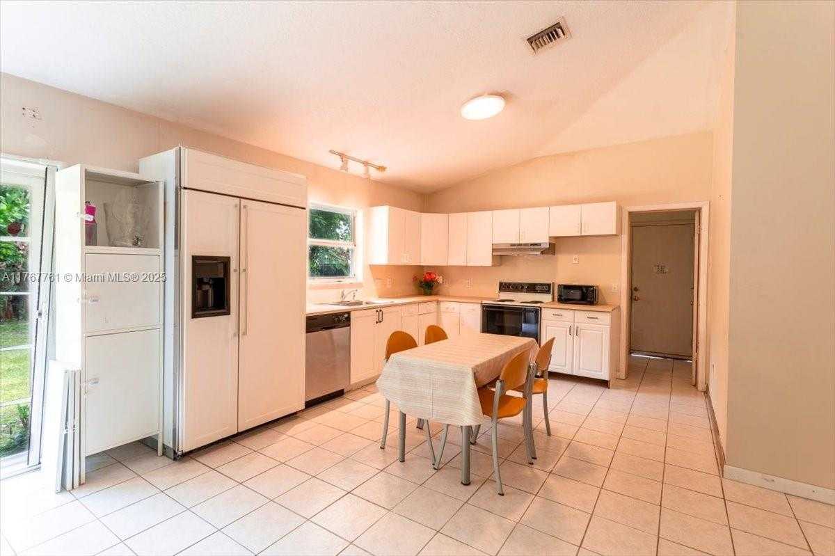 Small Image of 9055 SOUTH WEST 158TH ST, Palmetto Bay Number 4