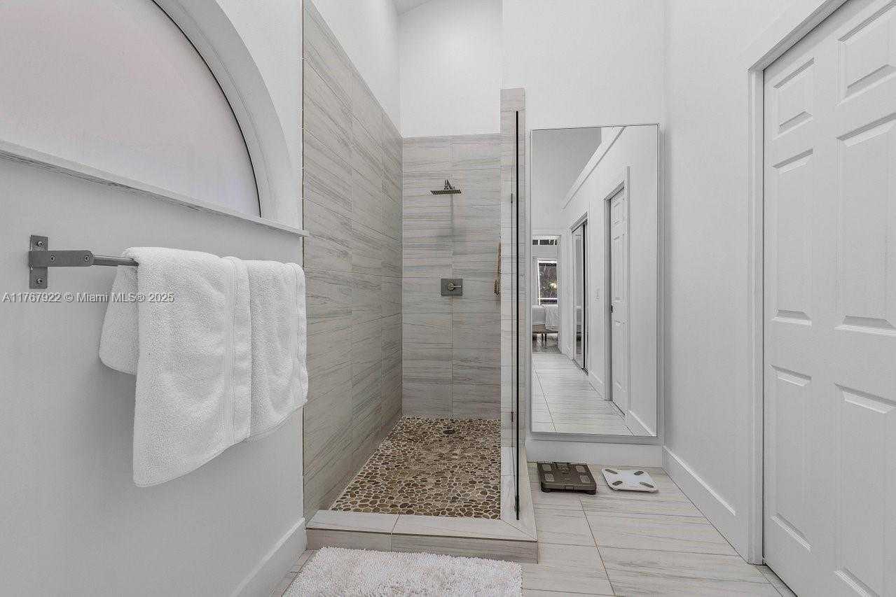 Small Image of 517 MISTY OAKS DR, Pompano Beach Number 13