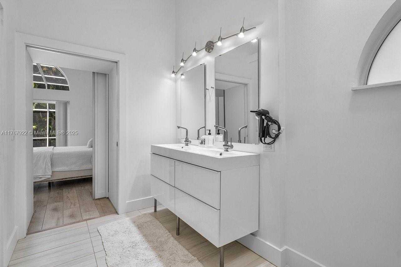 Small Image of 517 MISTY OAKS DR, Pompano Beach Number 14