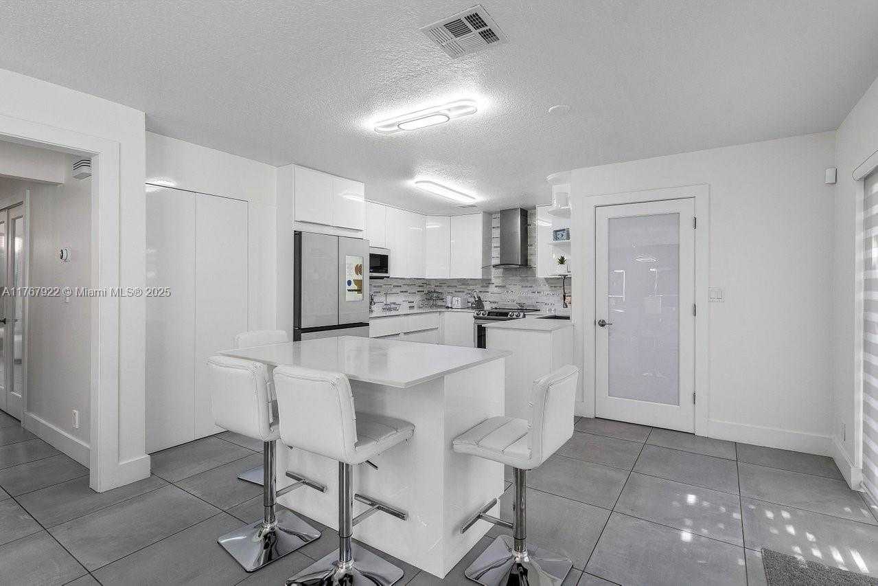 Small Image of 517 MISTY OAKS DR, Pompano Beach Number 23