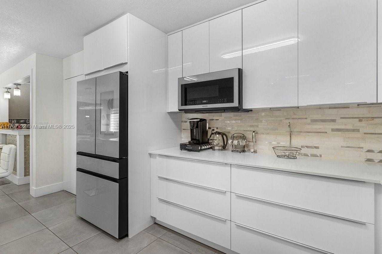 Small Image of 517 MISTY OAKS DR, Pompano Beach Number 26