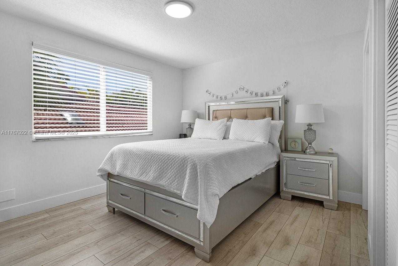 Small Image of 517 MISTY OAKS DR, Pompano Beach Number 27