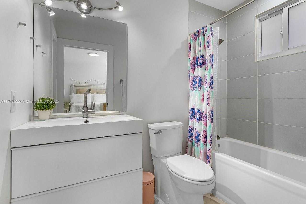 Small Image of 517 MISTY OAKS DR, Pompano Beach Number 28
