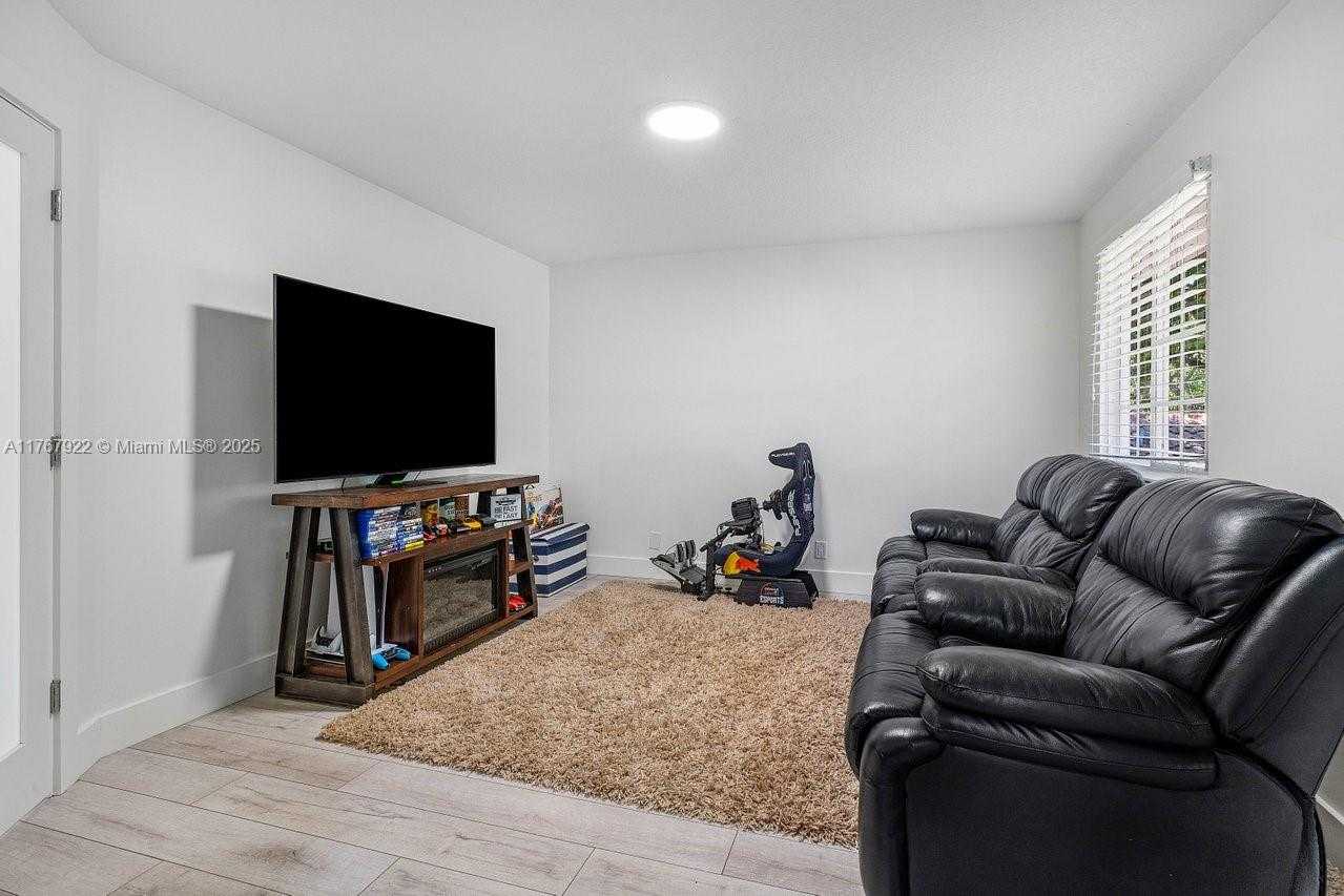 Small Image of 517 MISTY OAKS DR, Pompano Beach Number 31