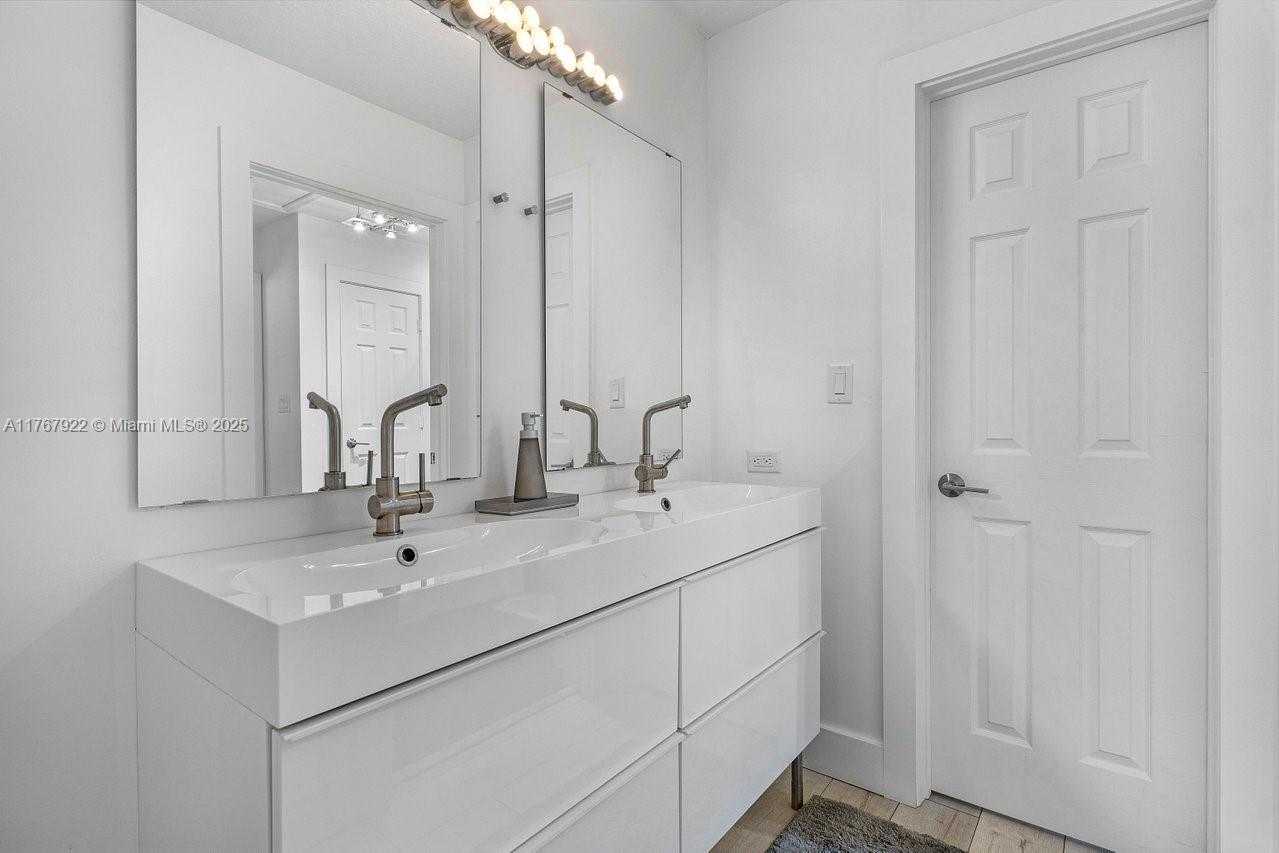 Small Image of 517 MISTY OAKS DR, Pompano Beach Number 32