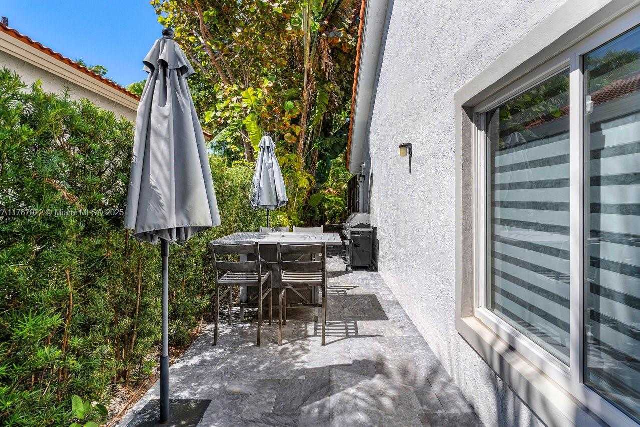 Small Image of 517 MISTY OAKS DR, Pompano Beach Number 38