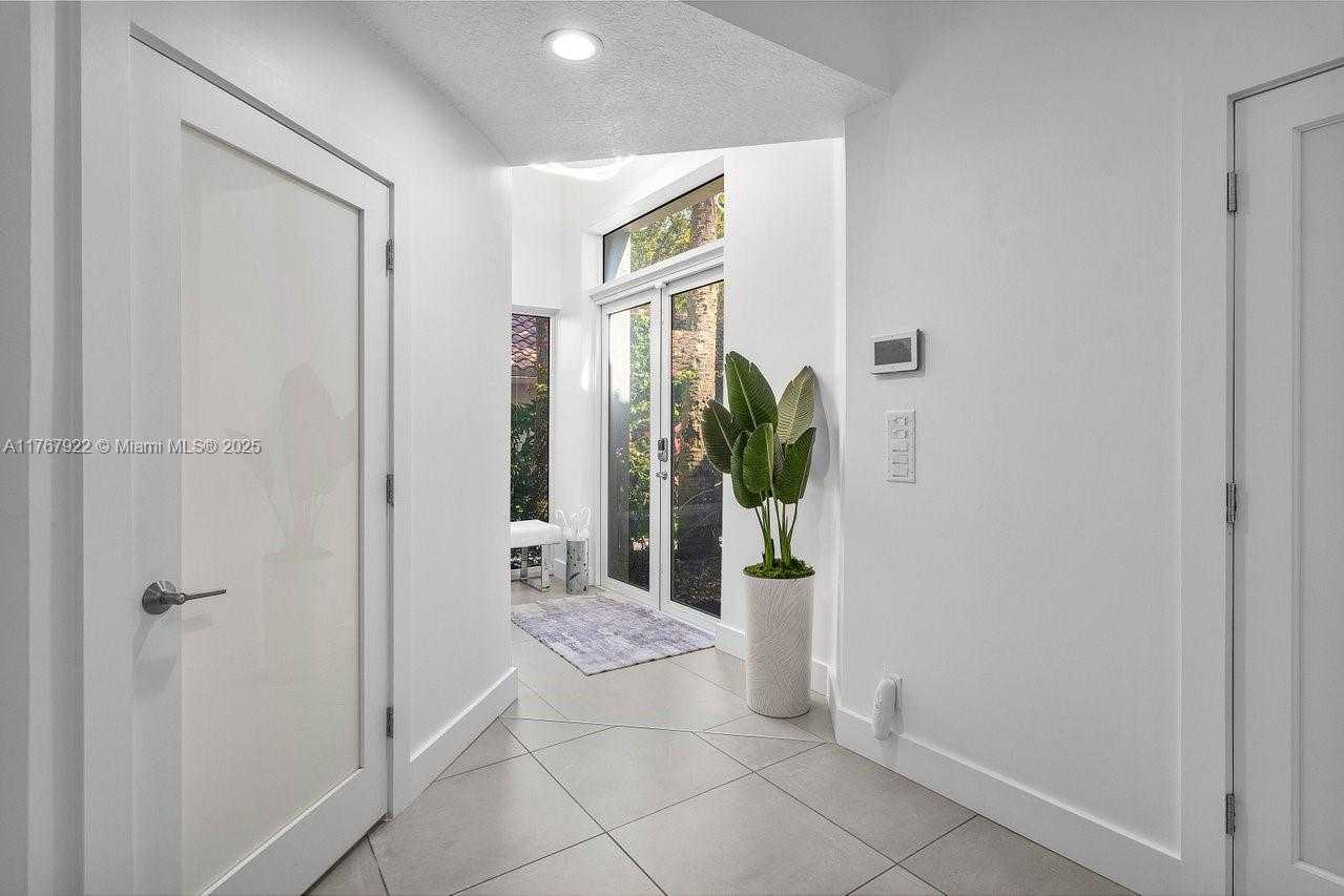 Small Image of 517 MISTY OAKS DR, Pompano Beach Number 6