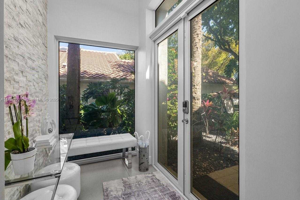 Small Image of 517 MISTY OAKS DR, Pompano Beach Number 7