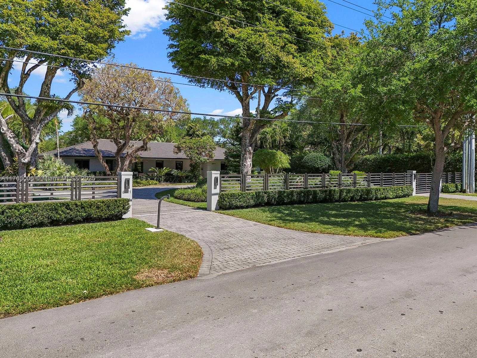 Small Image of 6401 SOUTH WEST 96TH ST, Pinecrest Number 2