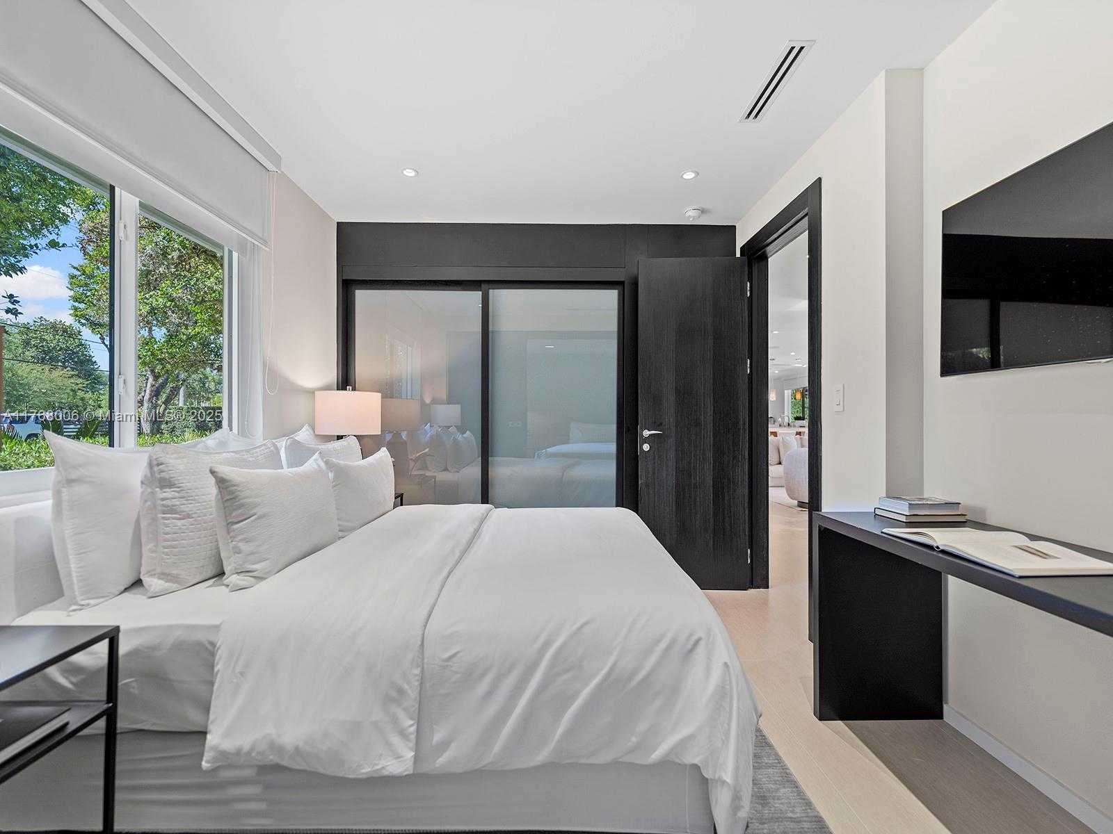 Small Image of 6401 SOUTH WEST 96TH ST, Pinecrest Number 27