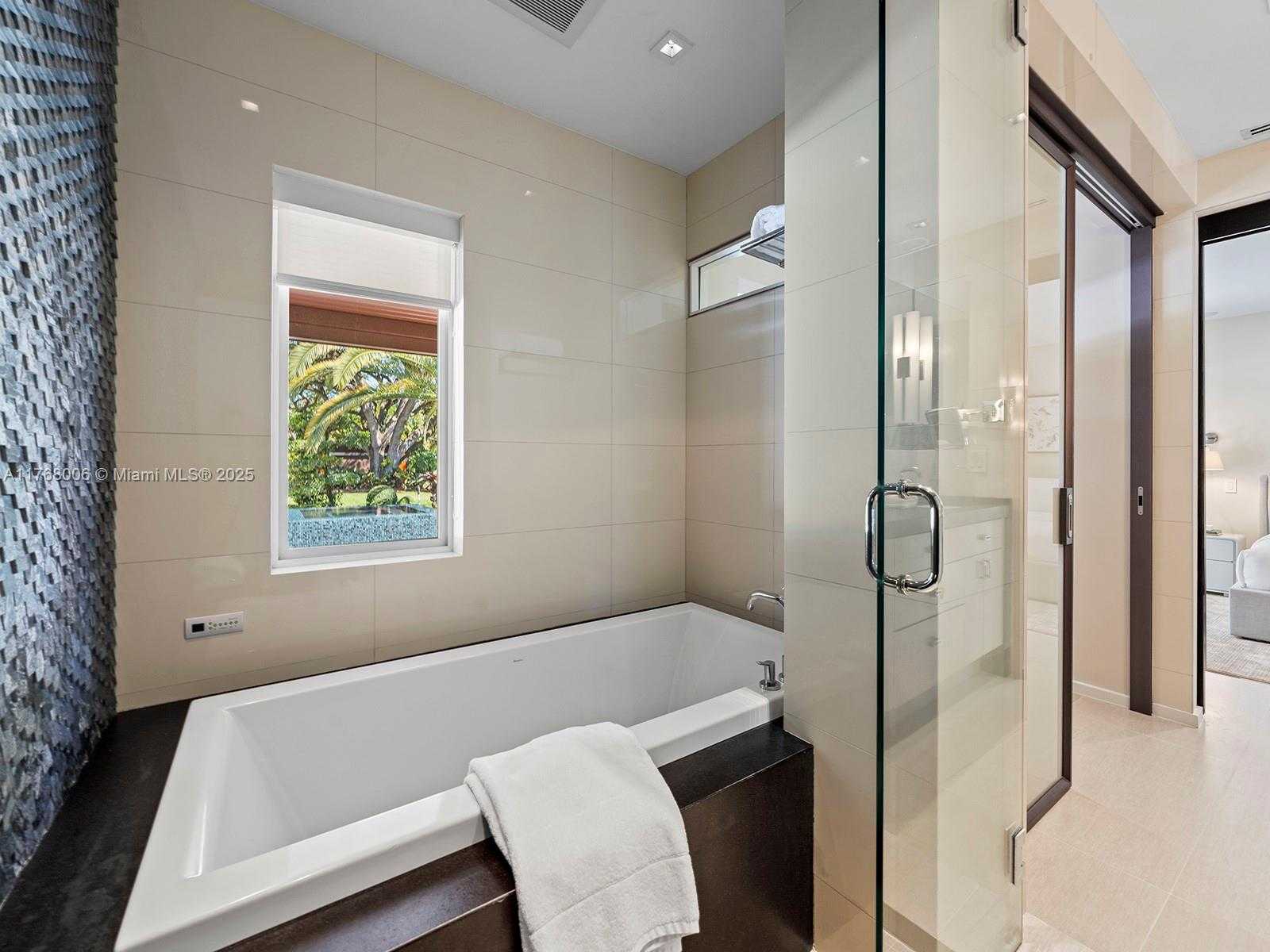 Small Image of 6401 SOUTH WEST 96TH ST, Pinecrest Number 37