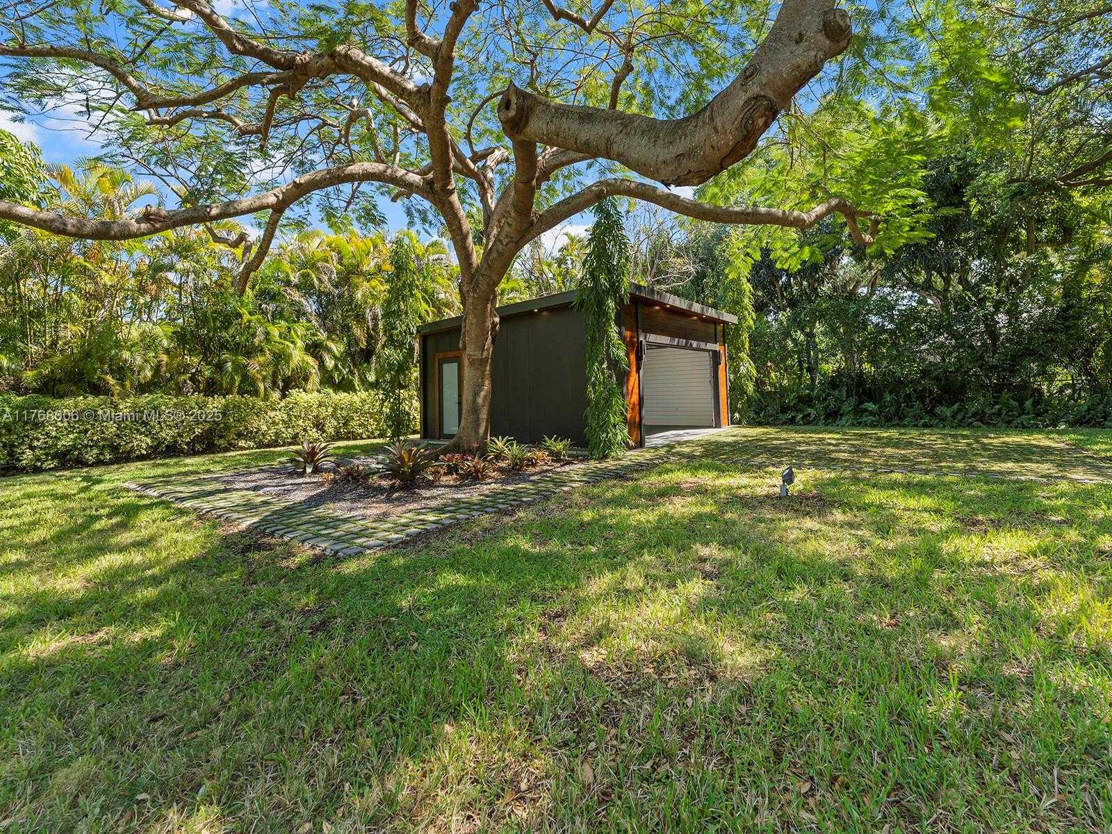 Small Image of 6401 SOUTH WEST 96TH ST, Pinecrest Number 64