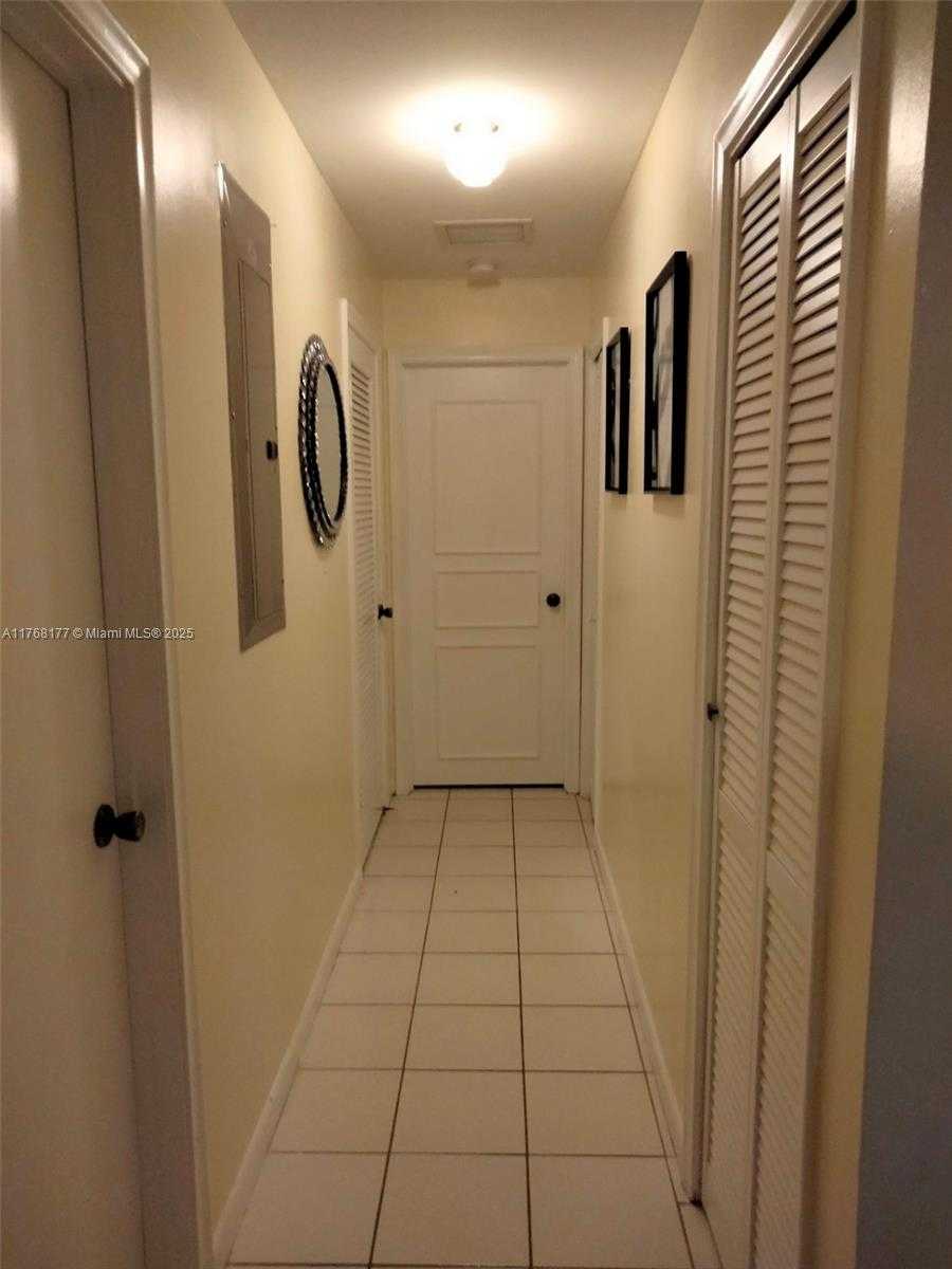 Small Image of 410 SOUTH WEST NATURA AVENUE, Deerfield Beach Number 15