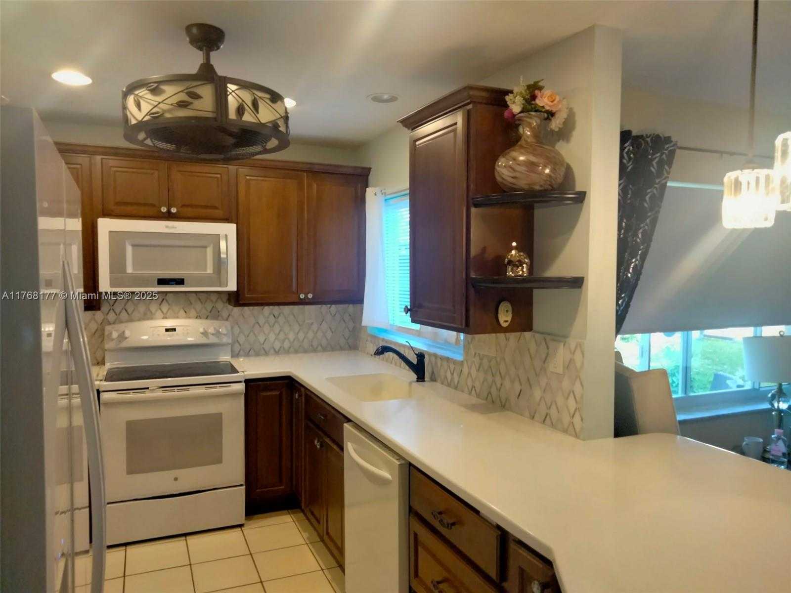 Small Image of 410 SOUTH WEST NATURA AVENUE, Deerfield Beach Number 4