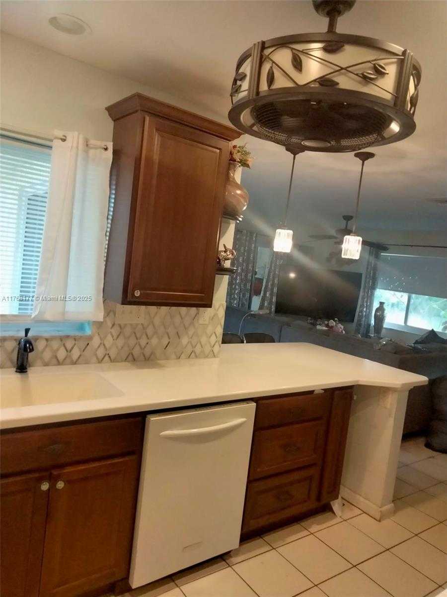 Small Image of 410 SOUTH WEST NATURA AVENUE, Deerfield Beach Number 7