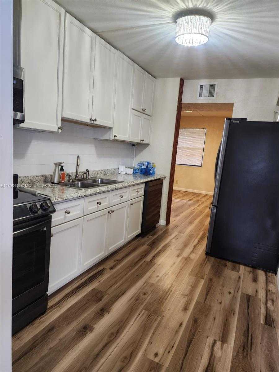 Small Image of 2637 NORTH WEST 7TH ST, Pompano Beach Number 11