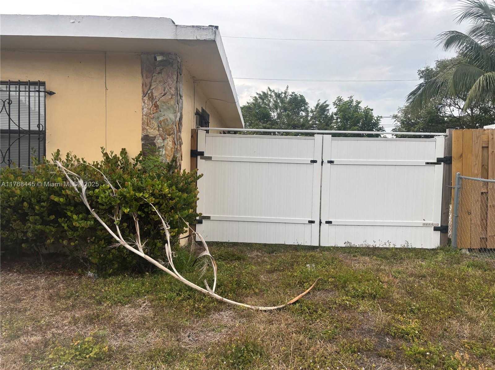 Small Image of 2637 NORTH WEST 7TH ST, Pompano Beach Number 4