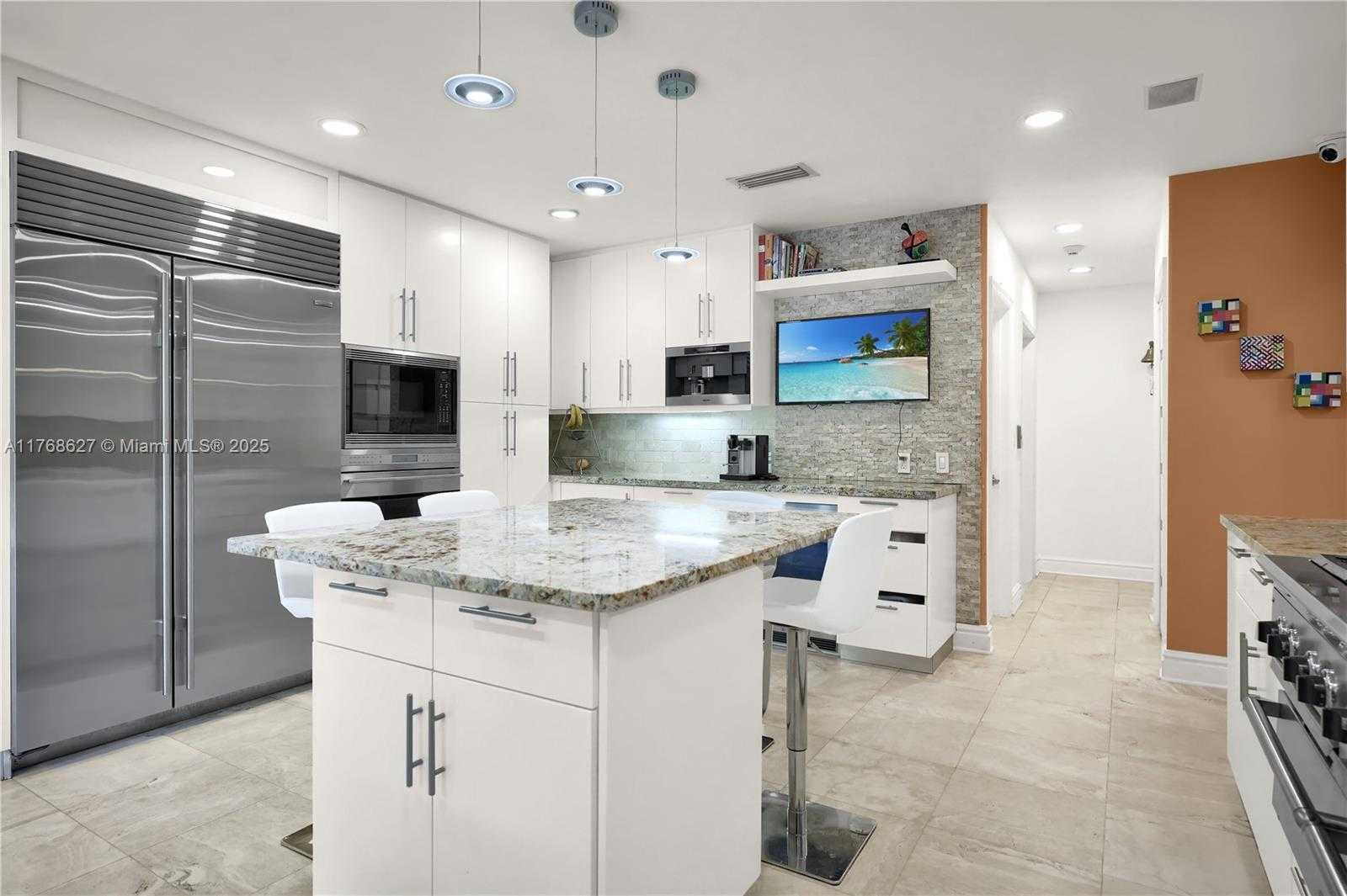 Small Image of 2115 COUNTRY CLUB PRADO, Coral Gables Number 16