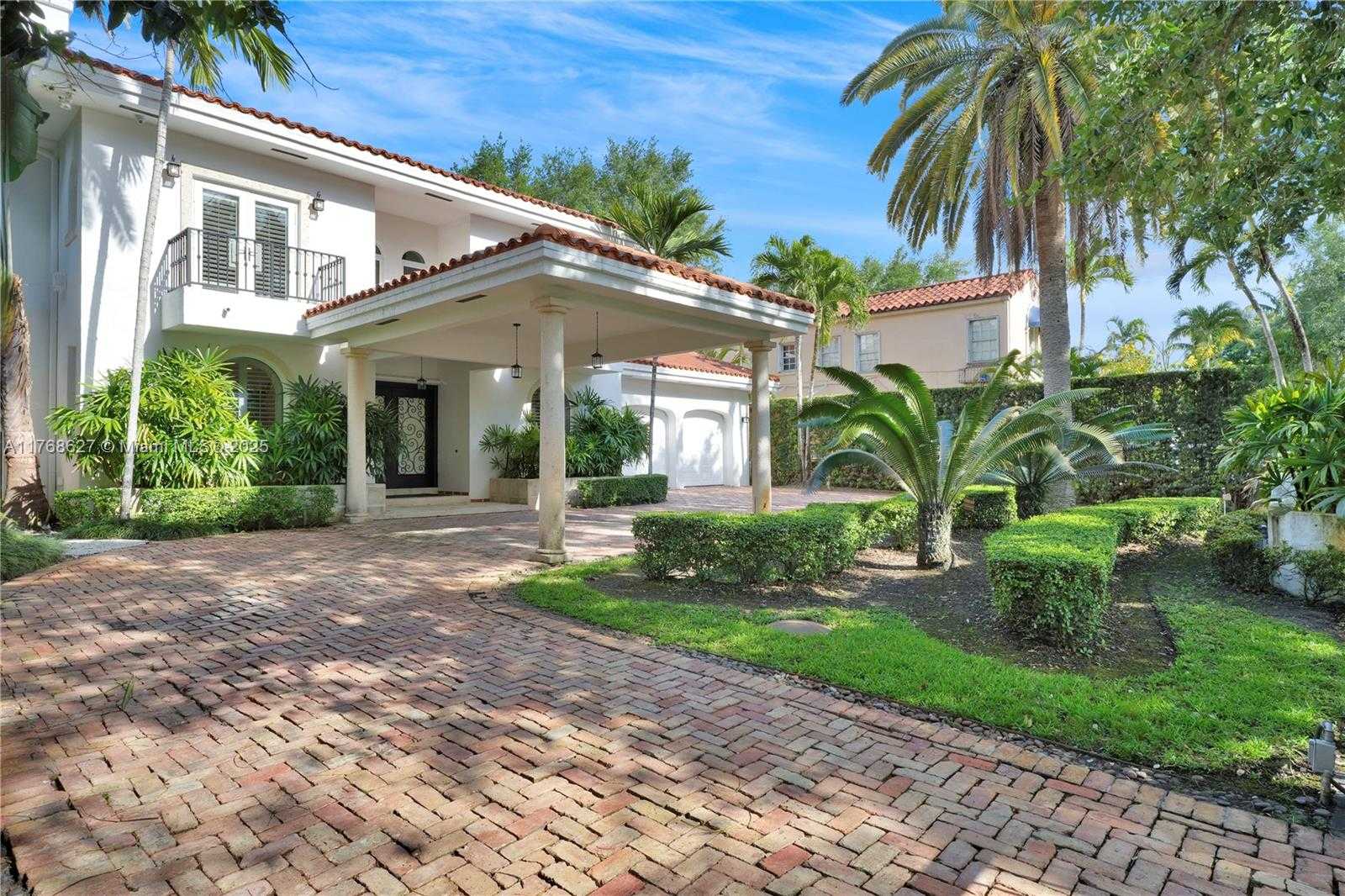 Small Image of 2115 COUNTRY CLUB PRADO, Coral Gables Number 2