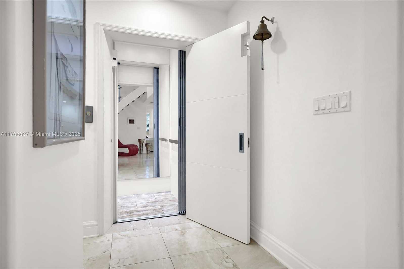 Small Image of 2115 COUNTRY CLUB PRADO, Coral Gables Number 24