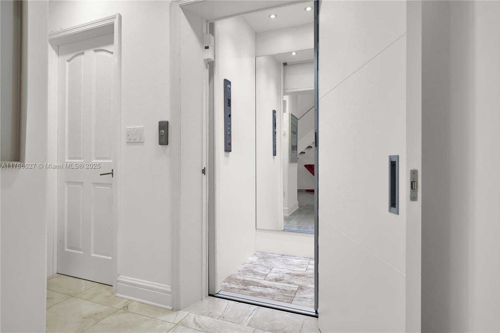 Small Image of 2115 COUNTRY CLUB PRADO, Coral Gables Number 25