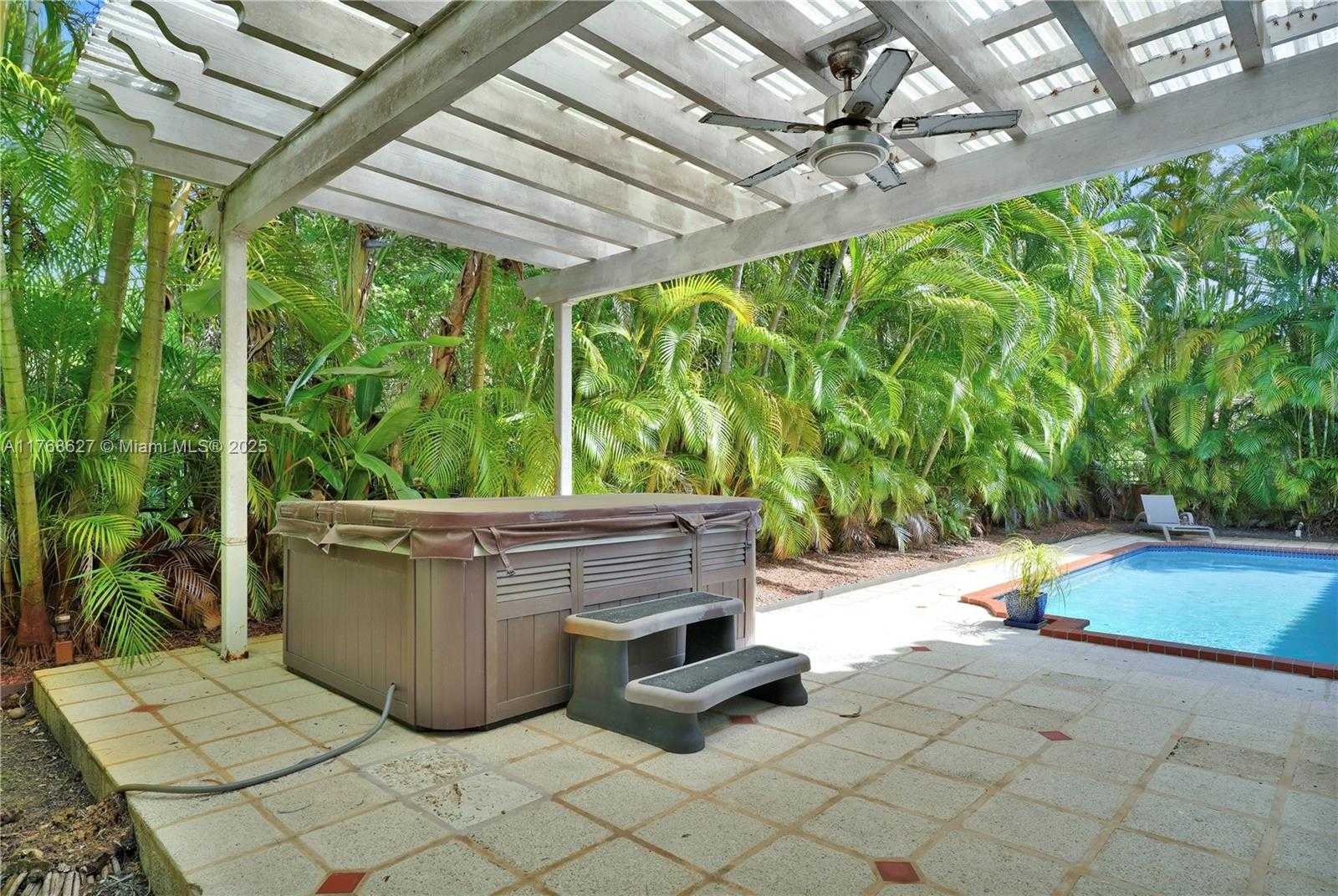 Small Image of 2115 COUNTRY CLUB PRADO, Coral Gables Number 32