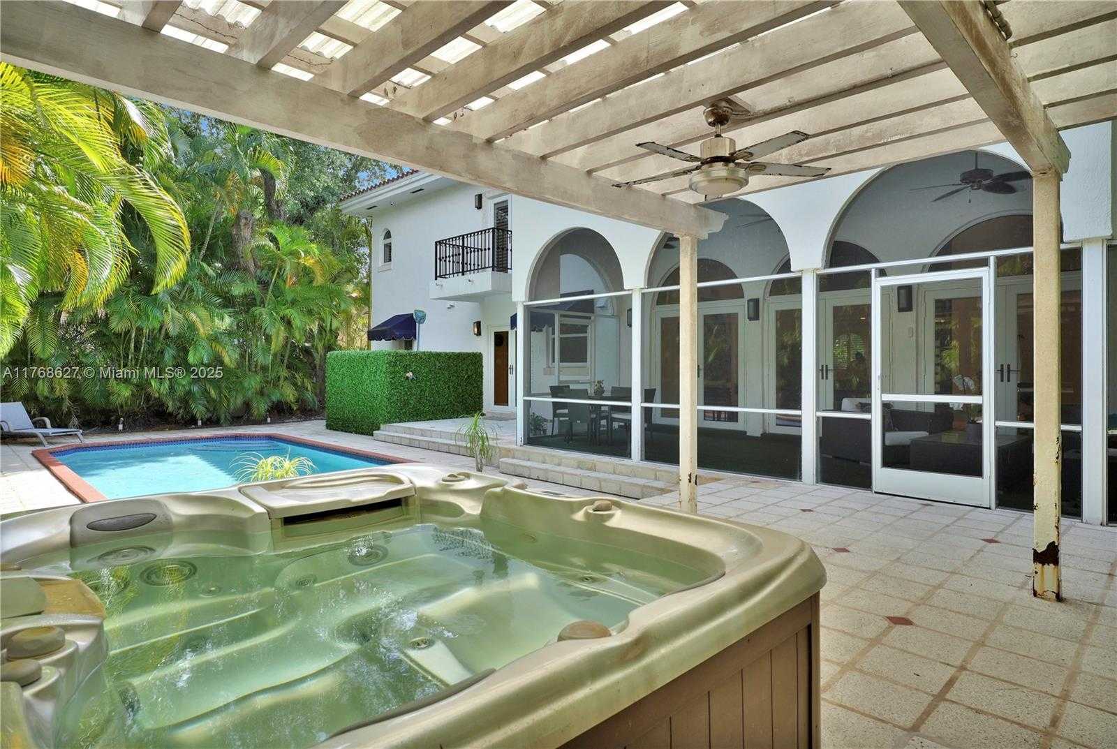 Small Image of 2115 COUNTRY CLUB PRADO, Coral Gables Number 35