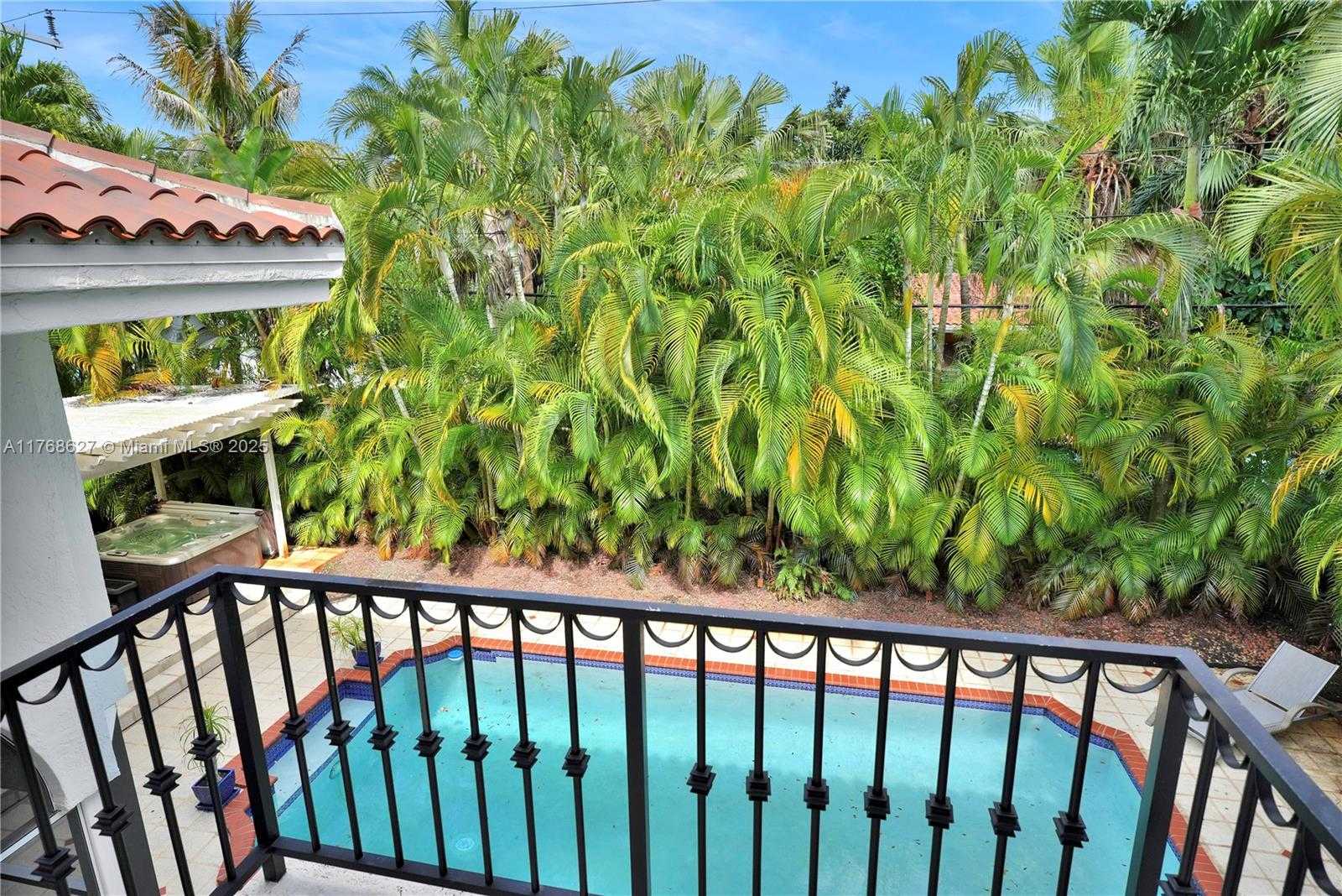 Small Image of 2115 COUNTRY CLUB PRADO, Coral Gables Number 37