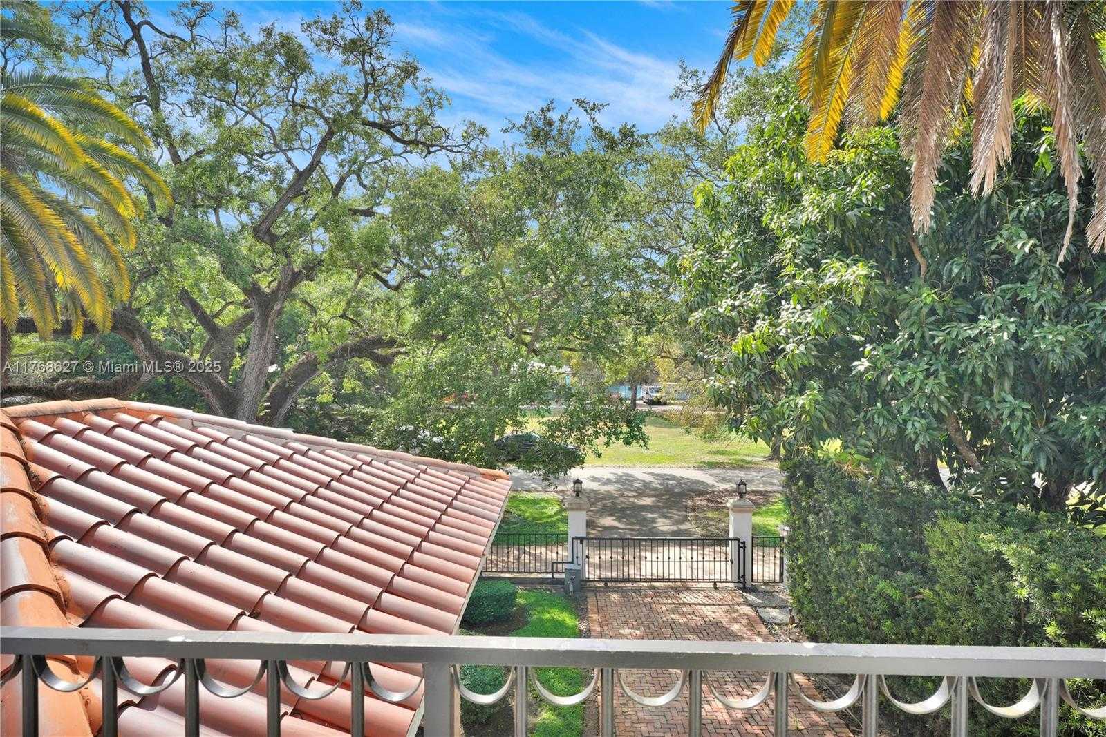 Small Image of 2115 COUNTRY CLUB PRADO, Coral Gables Number 39