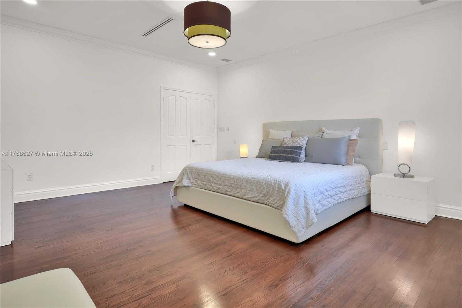 Small Image of 2115 COUNTRY CLUB PRADO, Coral Gables Number 40