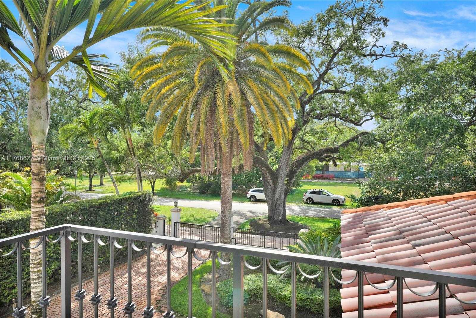 Small Image of 2115 COUNTRY CLUB PRADO, Coral Gables Number 41