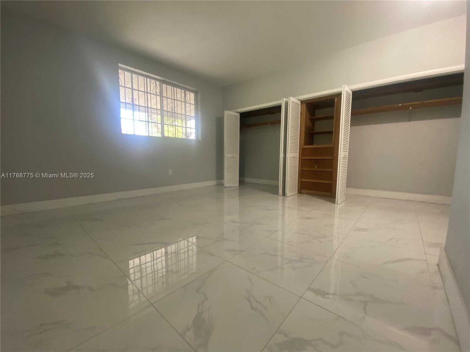 Small Image of 881 SOUTH EAST 8TH ST, Hialeah Number 3