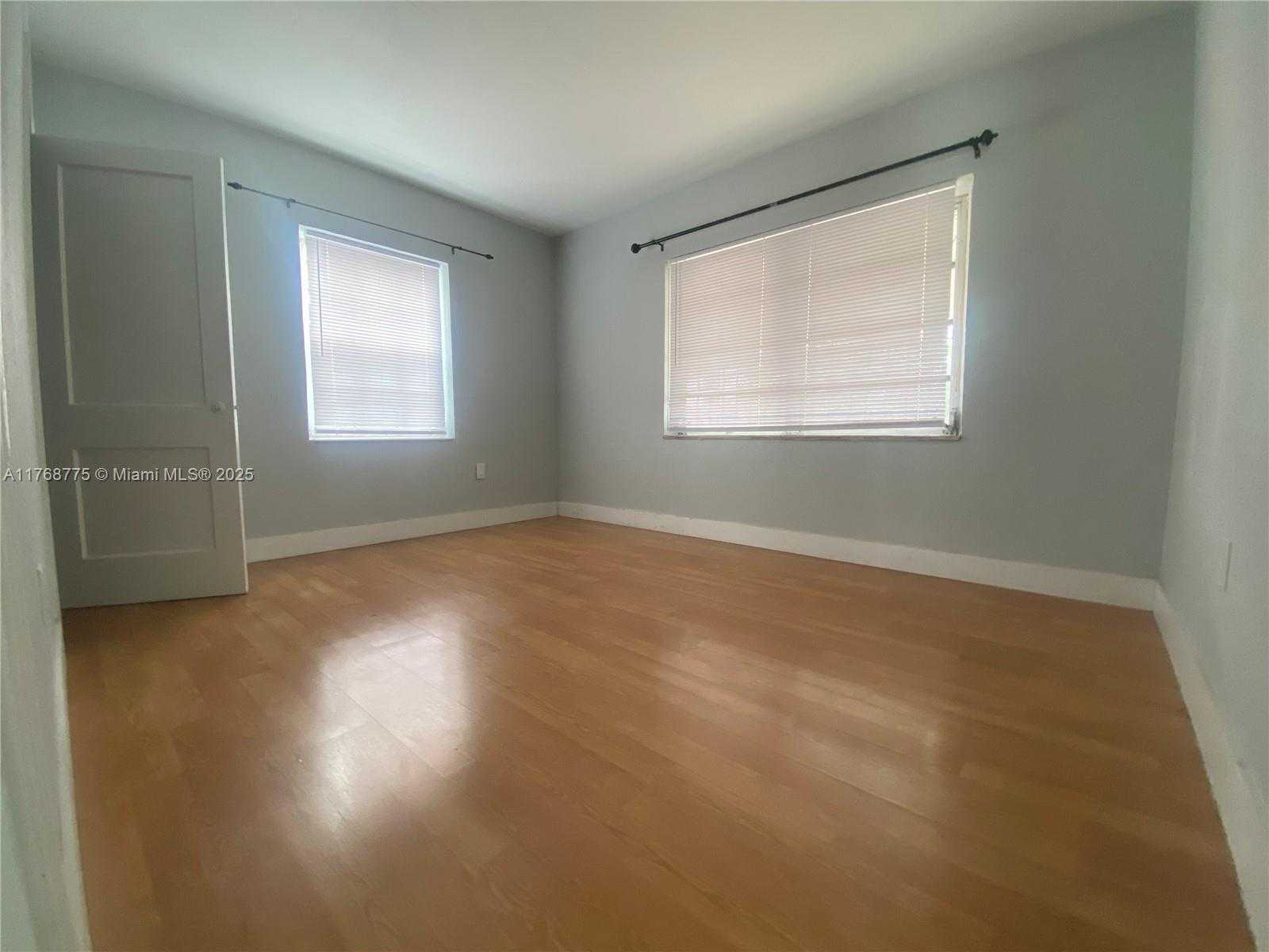 Small Image of 881 SOUTH EAST 8TH ST, Hialeah Number 5