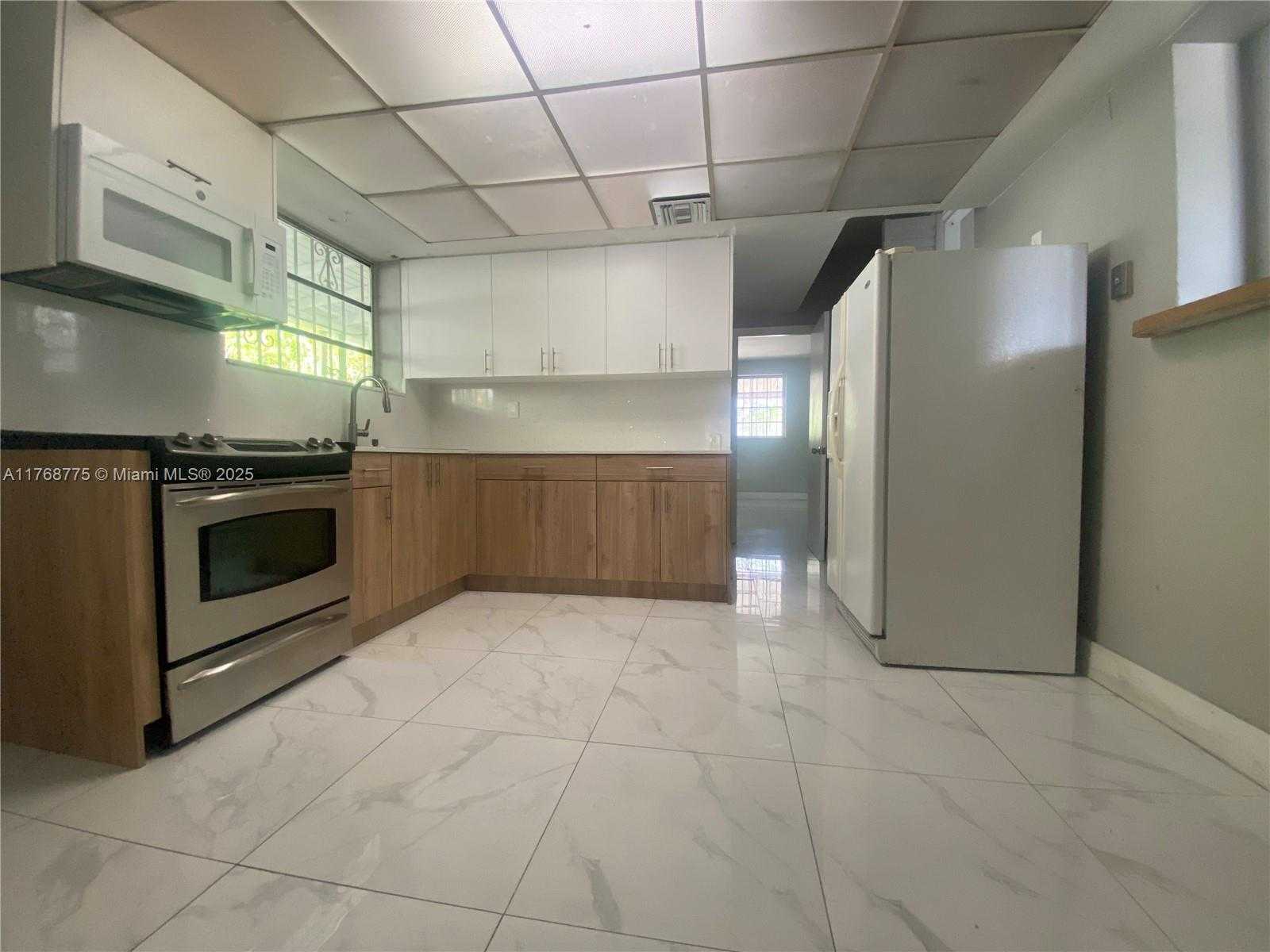 Small Image of 881 SOUTH EAST 8TH ST, Hialeah Number 6