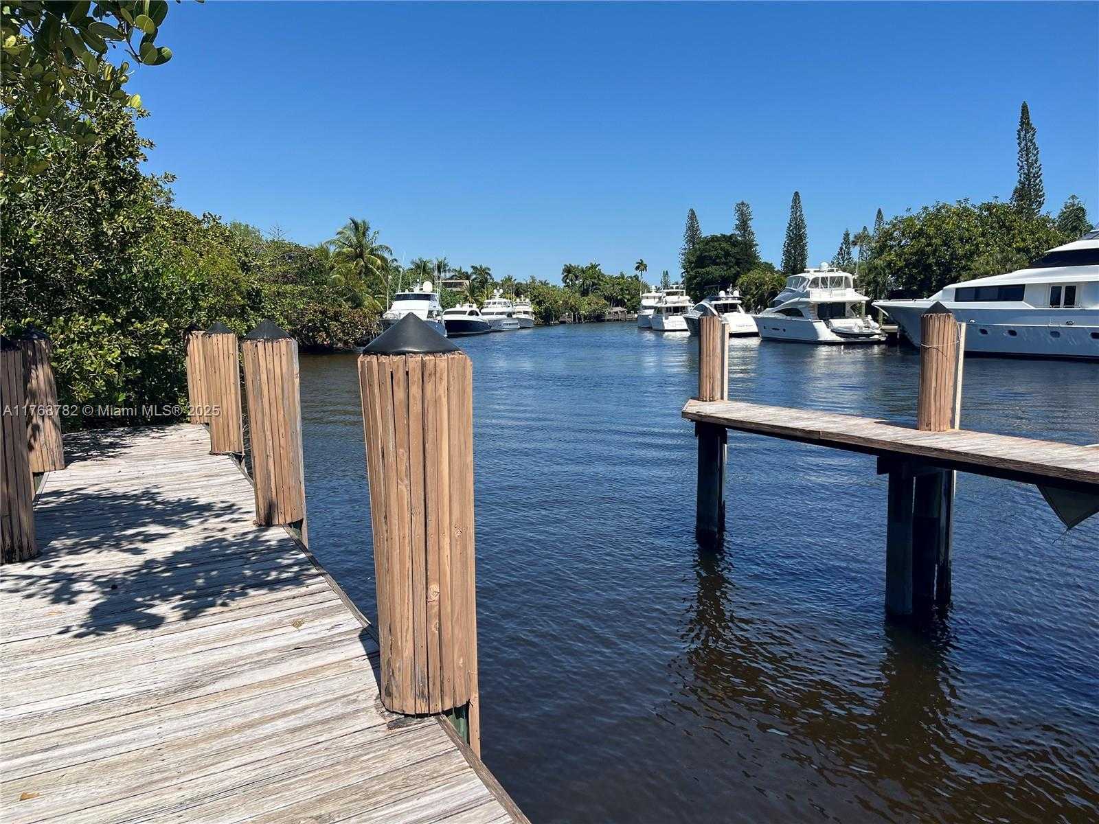 Small Image of 2350 SOUTH WEST 26TH AVE, Fort Lauderdale Number 7