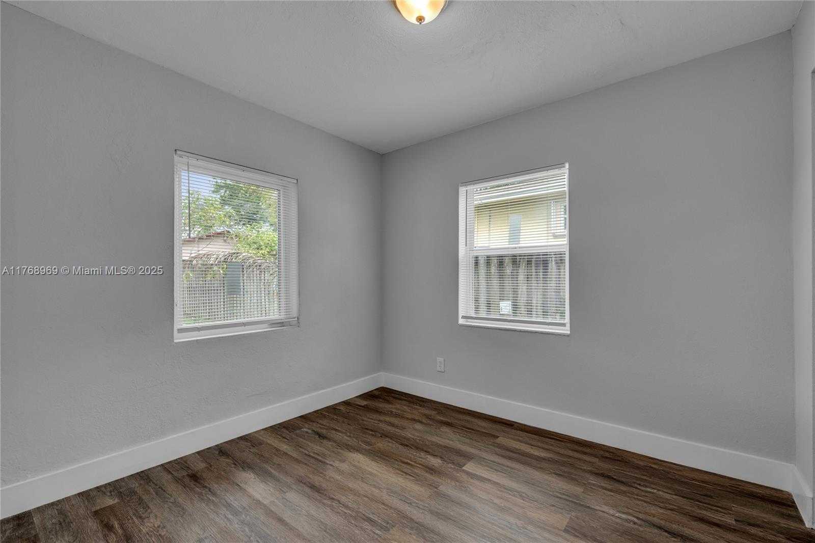Small Image of 2243 GREENE ST, Hollywood Number 12