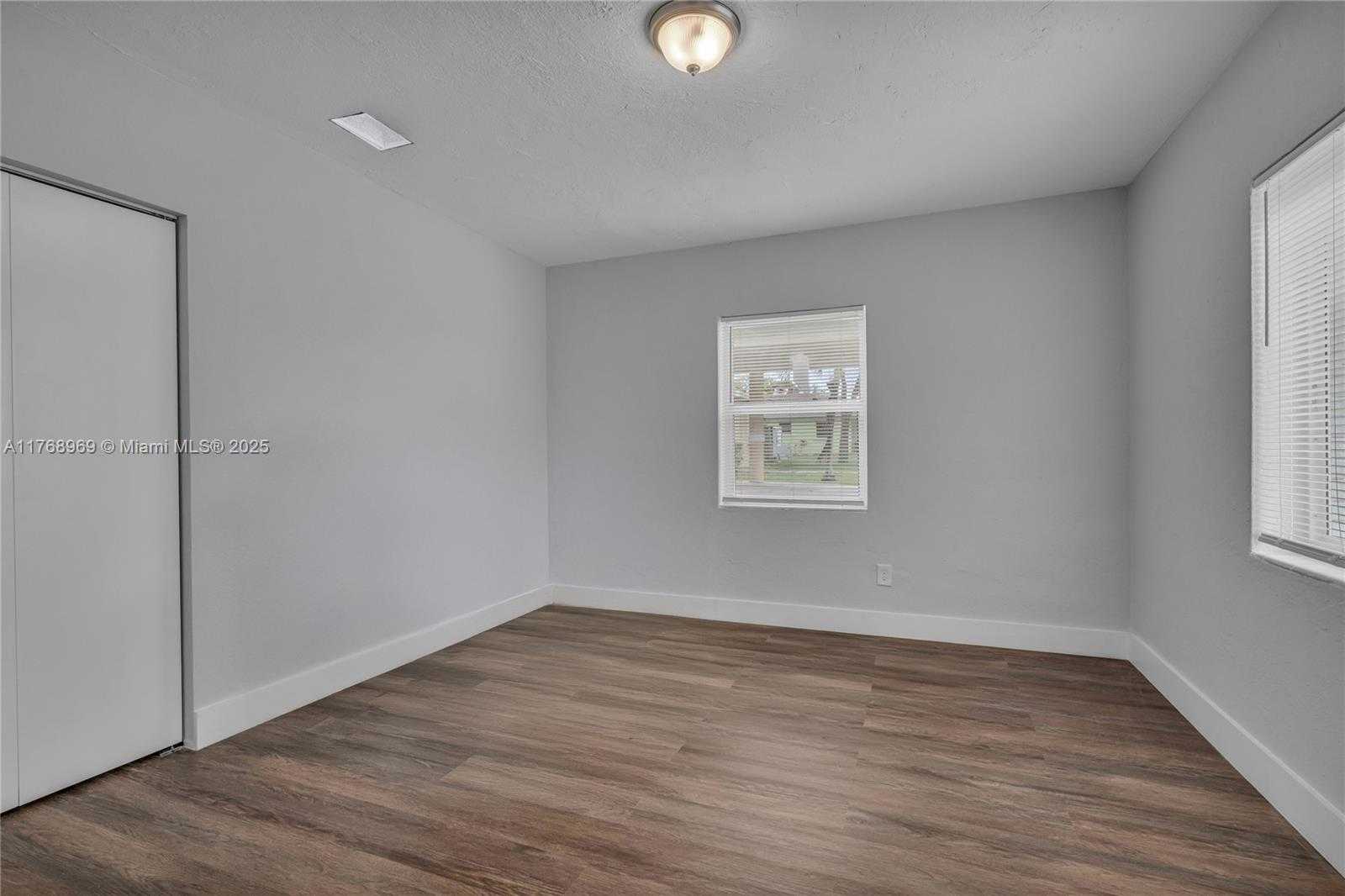 Small Image of 2243 GREENE ST, Hollywood Number 15