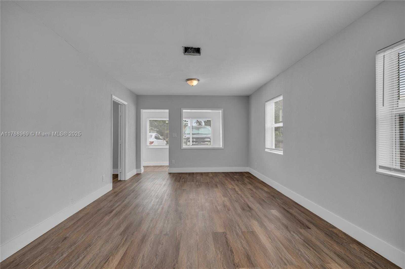 Small Image of 2243 GREENE ST, Hollywood Number 16