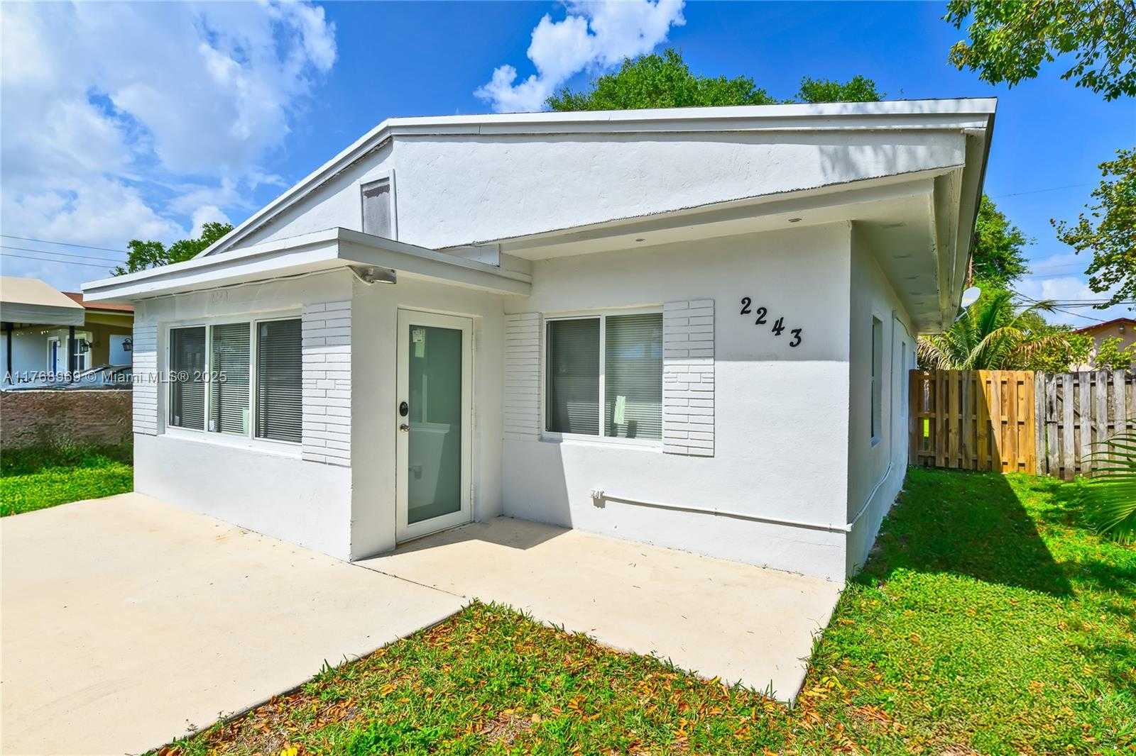Small Image of 2243 GREENE ST, Hollywood Number 2