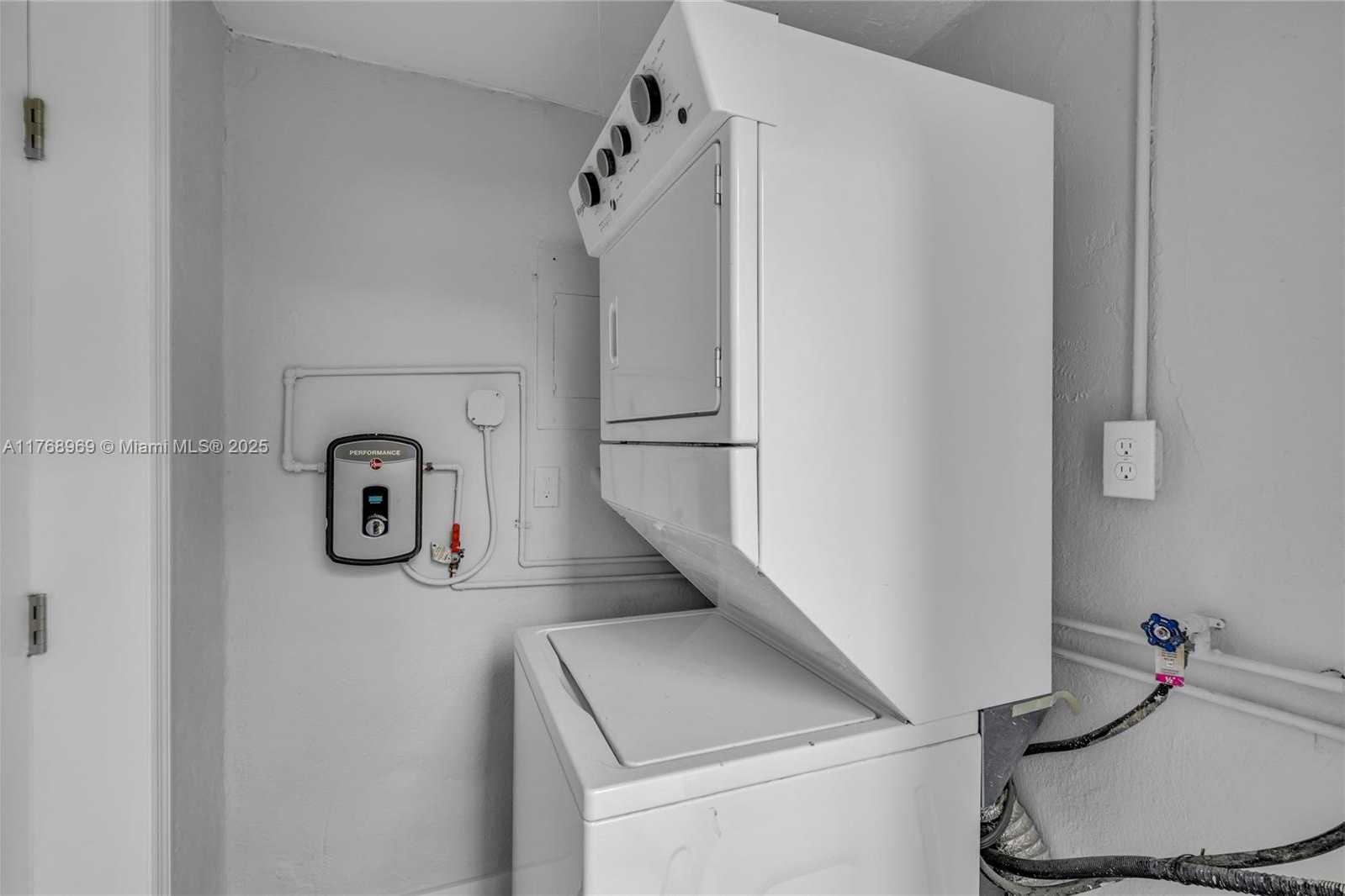 Small Image of 2243 GREENE ST, Hollywood Number 22