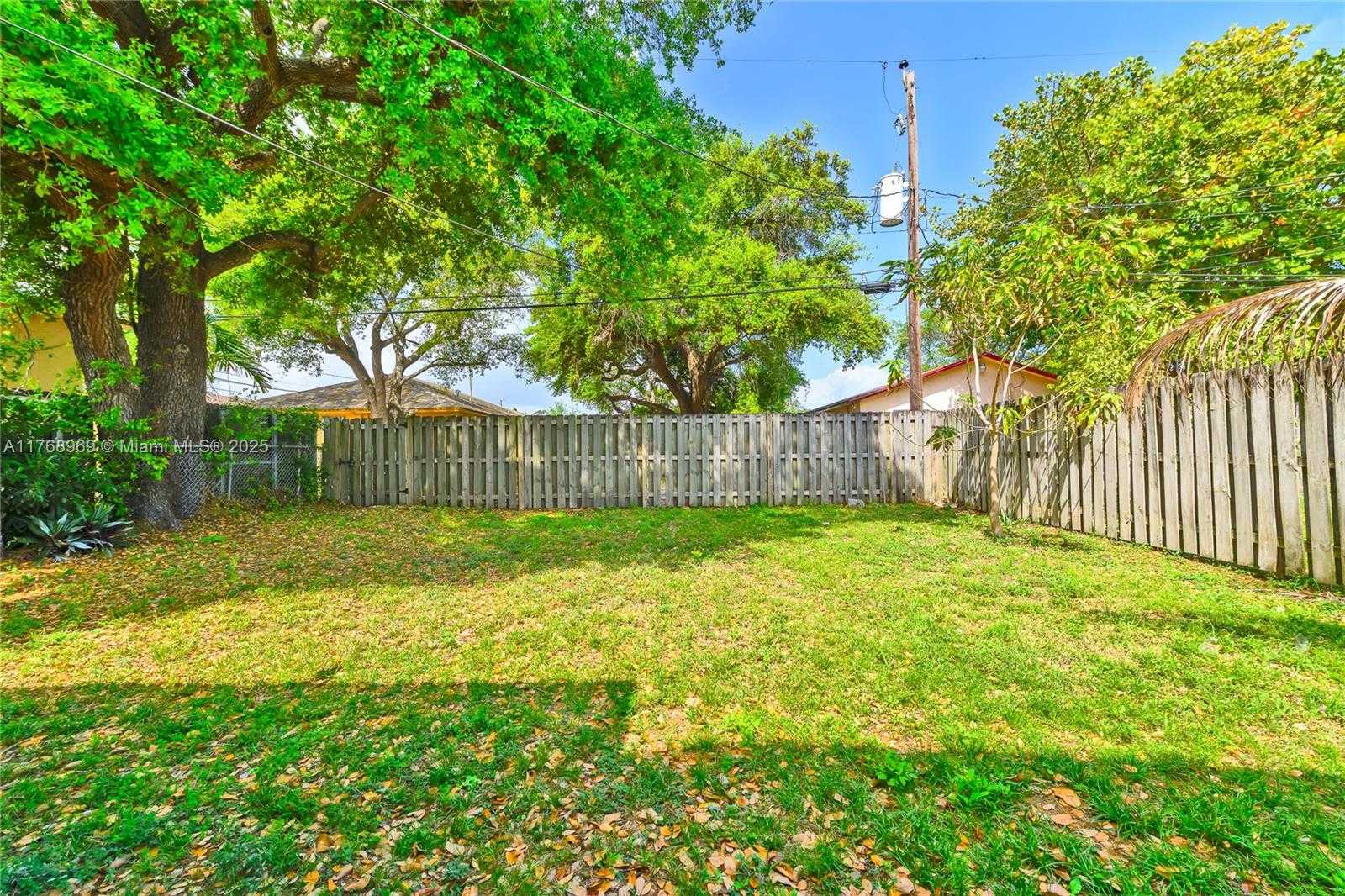 Small Image of 2243 GREENE ST, Hollywood Number 23
