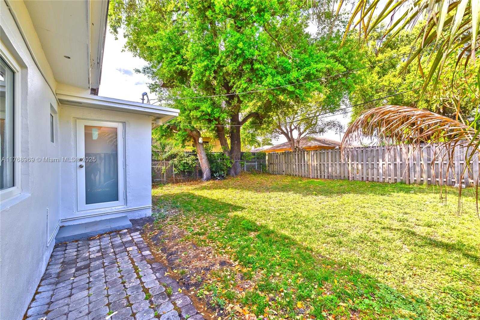 Small Image of 2243 GREENE ST, Hollywood Number 24