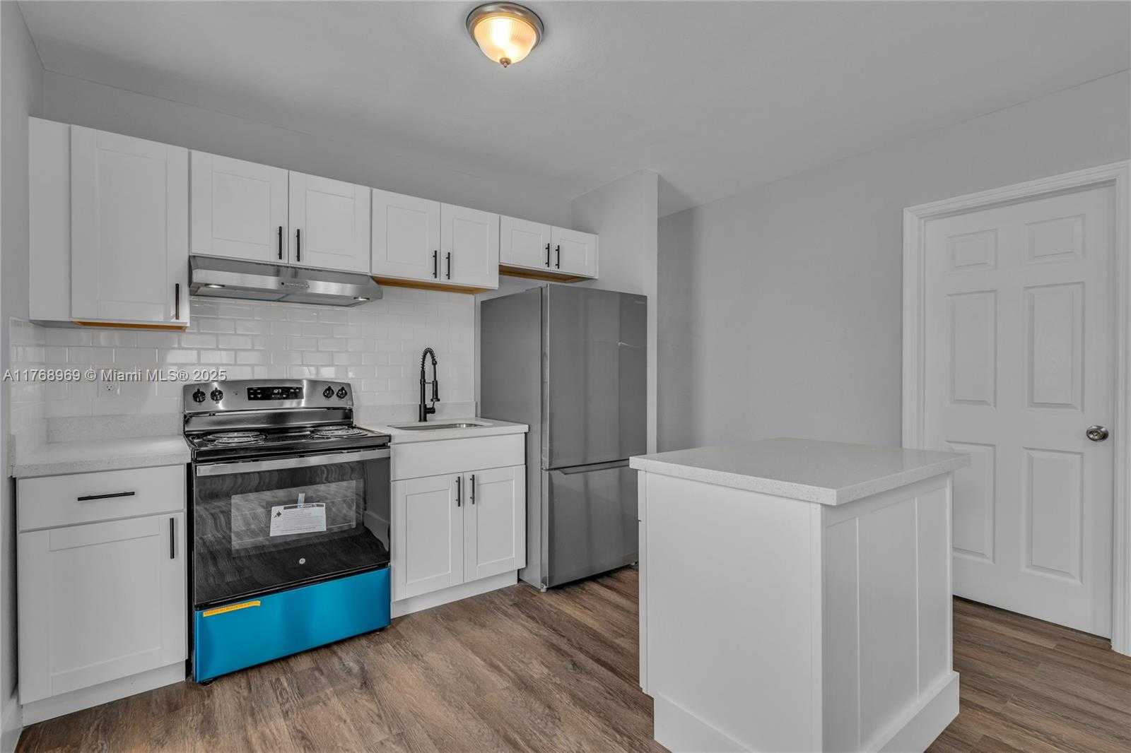 Small Image of 2243 GREENE ST, Hollywood Number 3