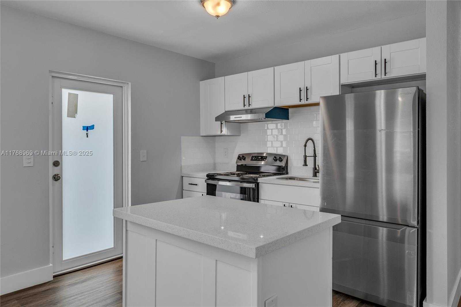 Small Image of 2243 GREENE ST, Hollywood Number 4